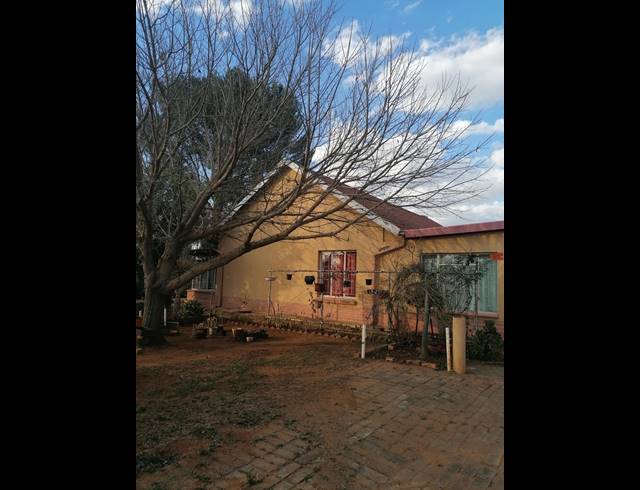 3 BEDROOM FREESTANDING FOR SALE IN STILFONTEIN EXT 3